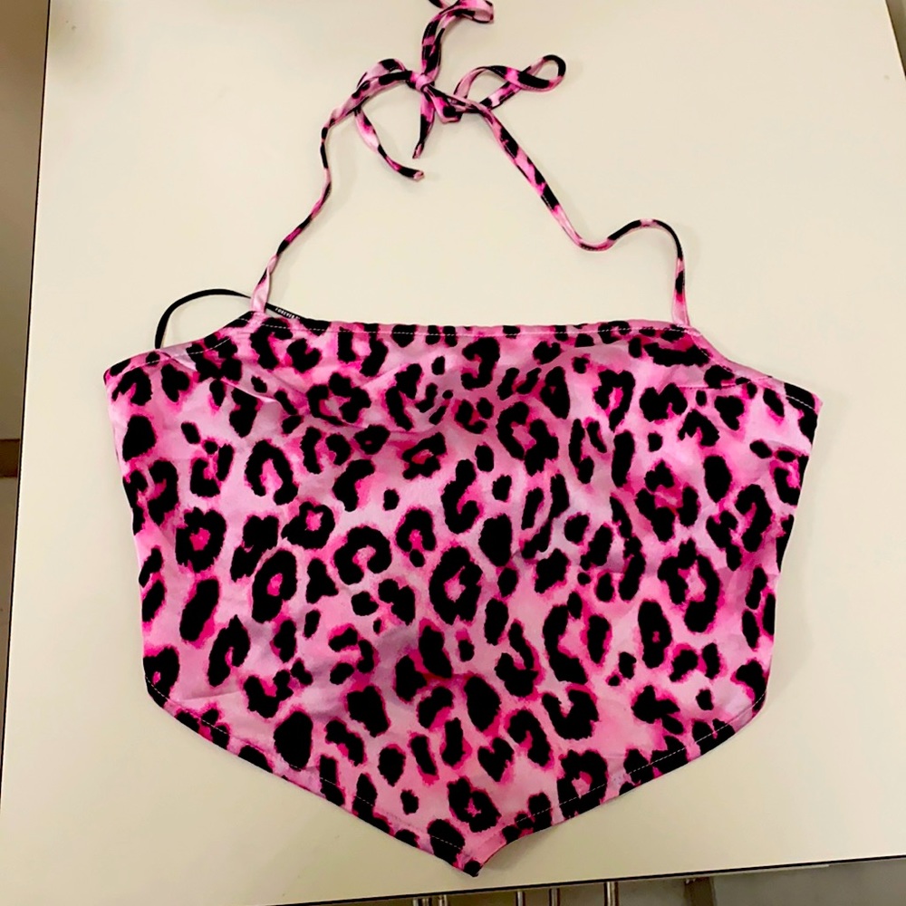 NWOT tie back triangle cut crop top